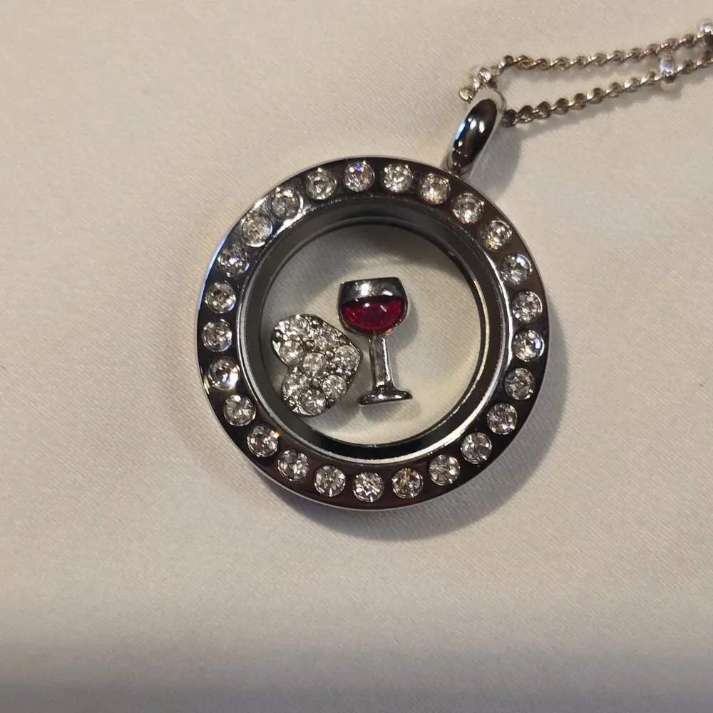 Origami Owl floating locket with wine and heart charm, VGUC Silver tone.